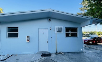 195 Gardenia St unit 4, Tavernier, FL 33070 - photo 2