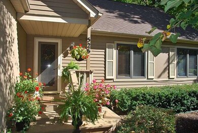 526 Viking Dr, Batavia, IL 60510 - photo 2