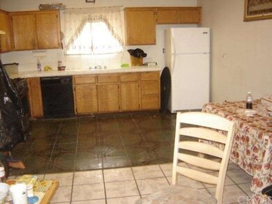 Large kitchen with plenty of room for a dinning ta