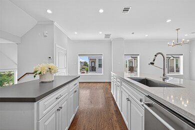 1630 W 24th St, Houston, TX 77008 - photo 7