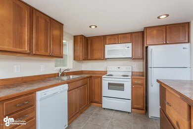 1312 Kinnikinnick St Anchorage-large-009
