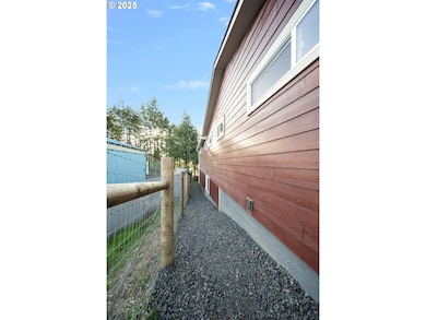 1955 28th St, Coos Bay, OR 97420 - photo 6