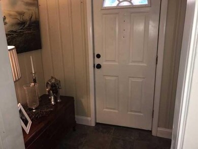Cute Entryway!