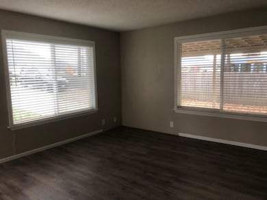 1884 NW Hawthorne Ave, Grants Pass, OR 97526 - photo 3