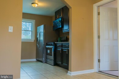 2403 Kent Village Dr, Hyattsville, MD 20785 - photo 6