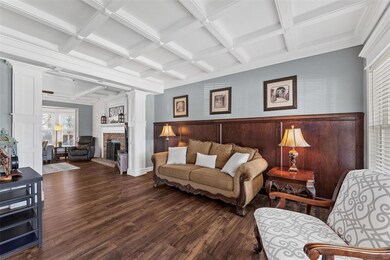 The front flex room has an intricate handcrafted 9
