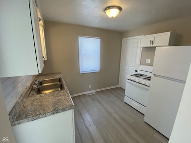 706 W 23rd St, Anderson, IN 46016 - photo 6