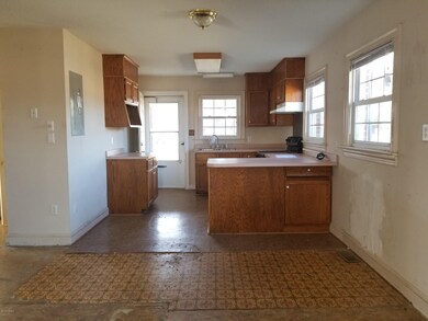 Kitchen & Dining Area