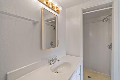 711 SW Laurel St, Grants Pass, OR 97526 - photo 7