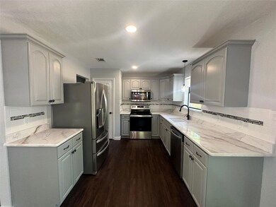 1004 Kent Dr, Gainesville, TX 76240 - photo 5