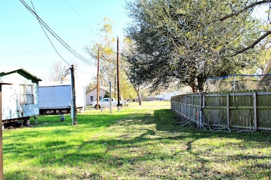 628 Austin St, Columbus, TX 78934 - photo 7