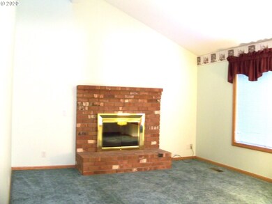 1496 Diamond St, Springfield, OR 97477 - photo 2