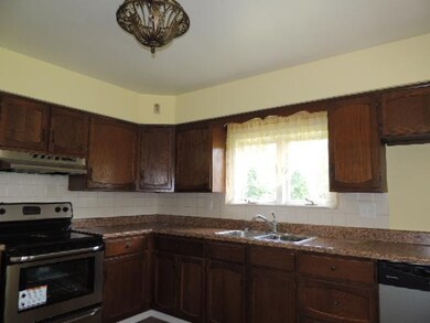 Kitchen. Updated kitchen with new stainless applia