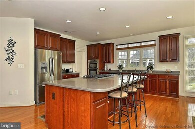 25725 Summerbank Ct, Chantilly, VA 20152 - photo 6