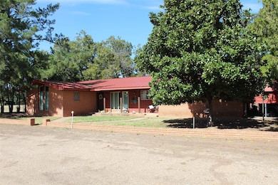 1621 W Main St, Munday, TX 76371 - photo 2