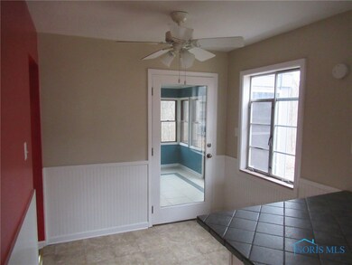 Kitchen Eating Area