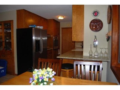 5823 Scenic Ct, Minnetonka, MN 55345 - photo 3