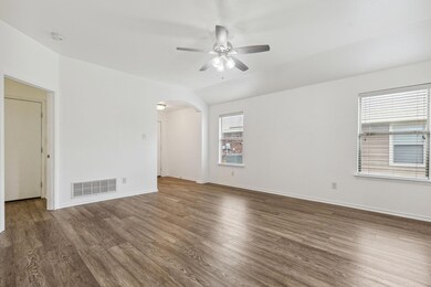 502 Glenwood St, Gainesville, TX 76240 - photo 5