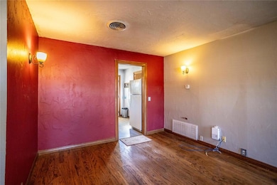 302 E Tom Stafford St, Weatherford, OK 73096 - photo 5