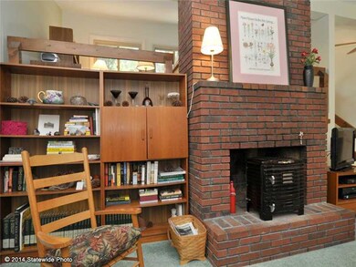 36 Fanning Ln, Greenville, RI 02828 - photo 4