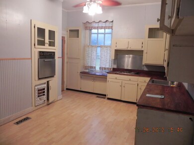716 N 4th Ave kitchen
