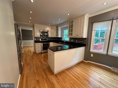 7597 Whisperwood Ct, Springfield, VA 22153 - photo 3