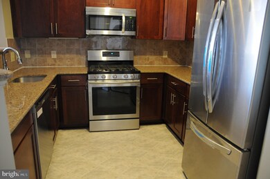 Lillian Court unit 419, McLean, VA 22102 - photo 2