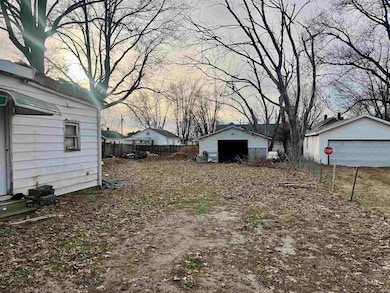 414 N 3rd St, Boonville, IN 47601 - photo 4