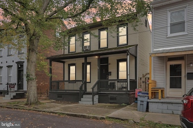 418 Walnut St, Pottstown, PA 19464 - photo 2