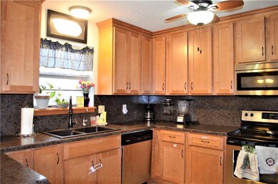 SUCH A BEAUTIFUL KITCHEN !