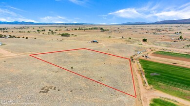 26275 N Andrea Ln, Paulden, AZ 86334 - photo 5