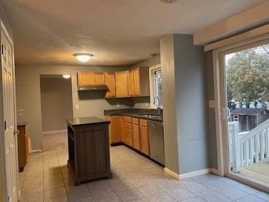 18 Cumberland St, Attleboro, MA 02703 - photo 4