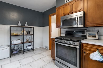 611 Robert Ave, Rockford, IL 61107 - photo 5