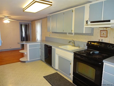 16 Sacandaga Rd, Schenectady, NY 12302 - photo 2