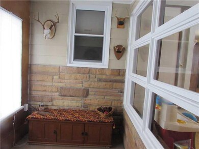 Entry/Foyer.