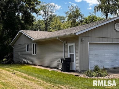 1415 E Sycamore St, Canton, IL 61520 - photo 2