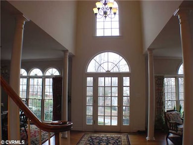 Foyer - 2-story foyer, palladian windows