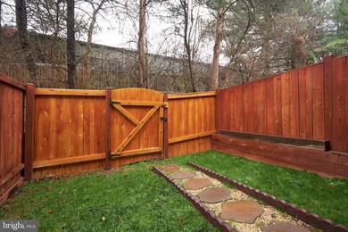 4177 Pleasant Meadow Ct, Chantilly, VA 20151 - photo 4