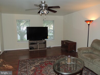 11511 Summer Oak Dr, Germantown, MD 20874 - photo 3