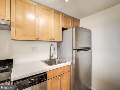 Hunting Creek Club unit 1601, Alexandria, VA 22303 - photo 6