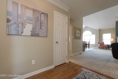 8802 Fox Chase Place, Louisville, KY 40228 - photo 6