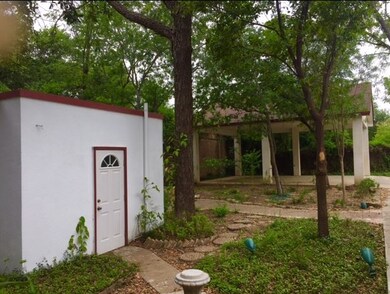 1019 Chihuahua St, Laredo, TX 78040 - photo 6