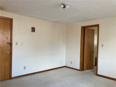 710 Lewis Ave unit 3, Jeannette, PA 15644 - photo 3