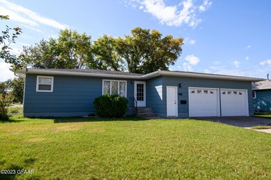 0794 806 Walnut St-DevilsLake