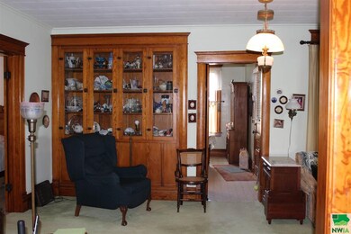 Large Dining Room w/ Built-In Hutch