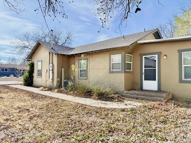 3118 37th St unit B, Lubbock, TX 79413 - photo 2