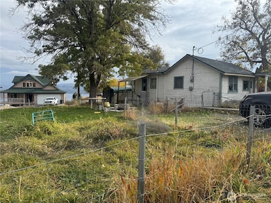 916 Division St, Grand Coulee, WA 99133 - photo 6