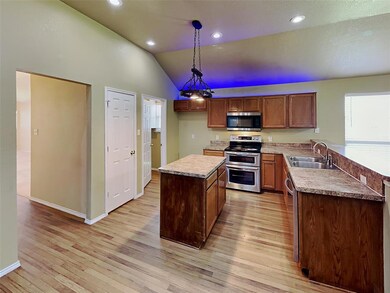 3013 Stroll Dr, Granbury, TX 76049 - photo 6