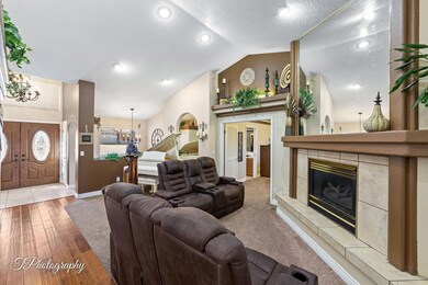 8-web-or-mls-660 N Daybreak Dr-7