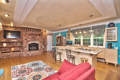 131 Lake Quinn Rd, Waymart, PA 18472 - photo 2